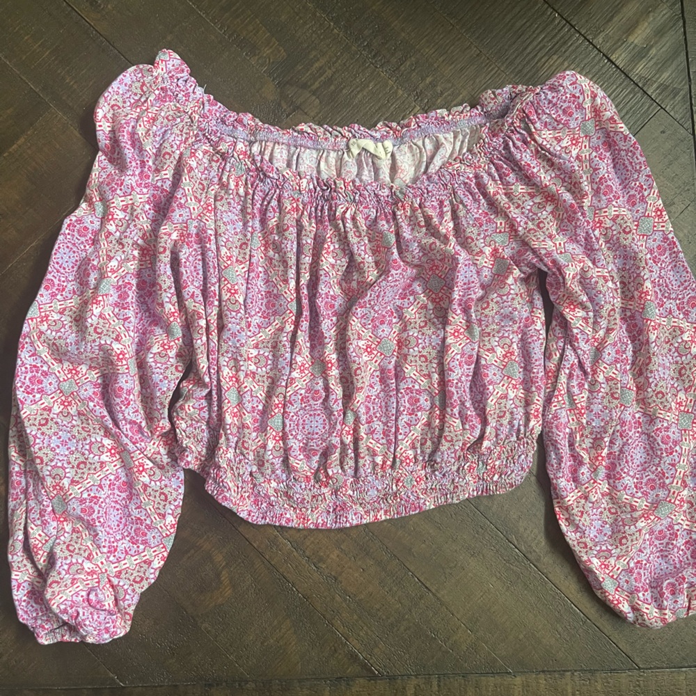 Live to be Spoiled Crop Top gathered at waist and 3/4 sleeves. Vibrant print 'L'